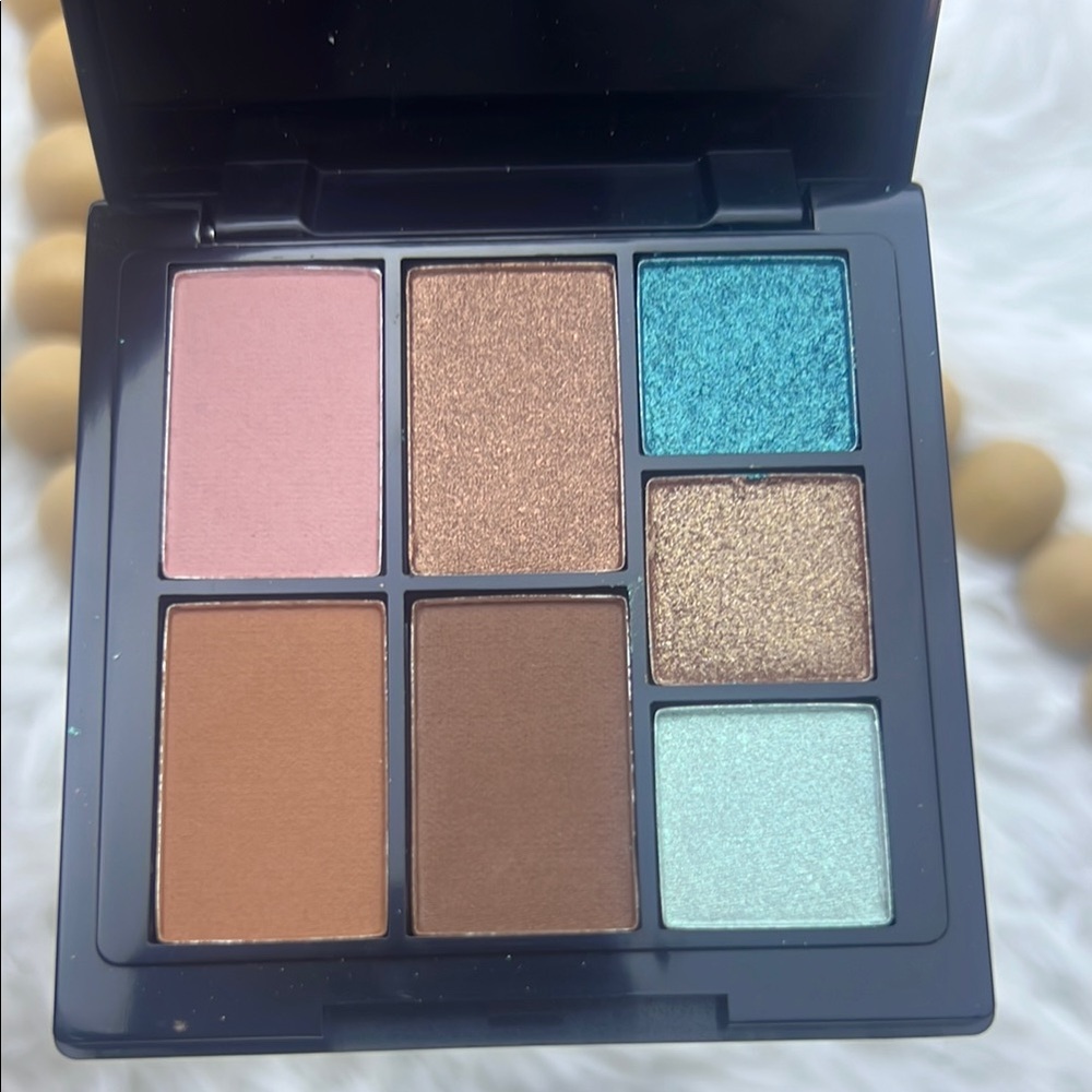 REINA REBELDE Sirena Eye shadow palette - can use eyeshadow Wet or dry